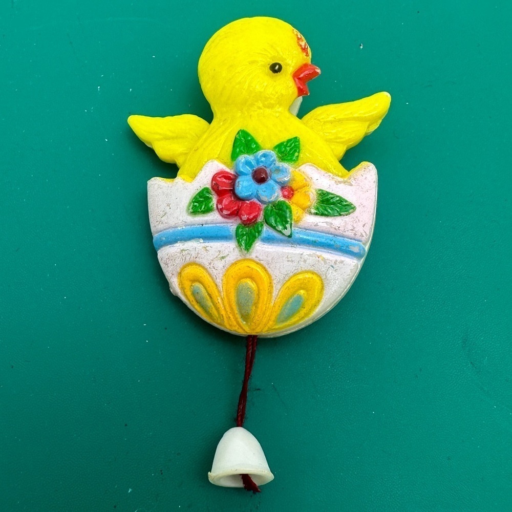 Vintage Mechanical Easter Pull-string Chick In An Egg Brooch Pin Badge